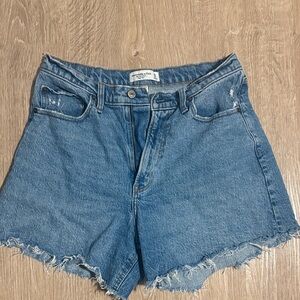Abercrombie curve love dad short. 10